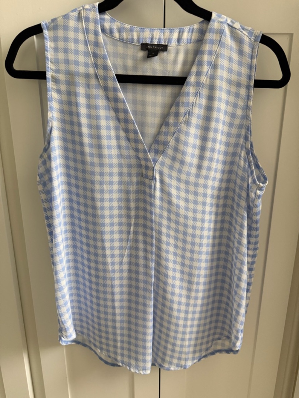 Ann Taylor Light Blue and White Gingham V-Neck Sleeveless Top